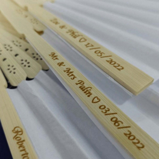 Éventail en papier blanc